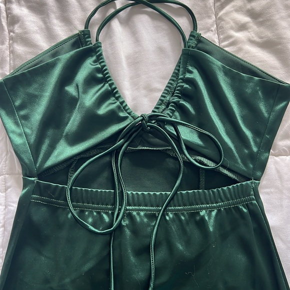 BETTER BE emerald mini dress - Picture 3 of 3